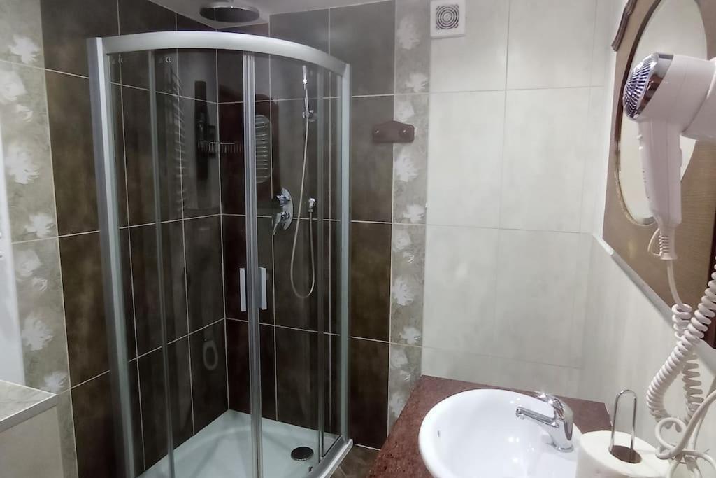 Spacious Apartment In Green District. Breslávia Exterior foto